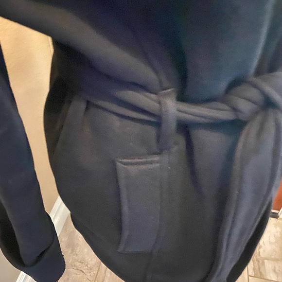 Gently Loved. IRIS Basic Woman’s Coat. Black 2 Side pockets, Button up &Tie - Picture 11 of 11